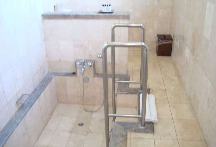 酒店 Anini Raka Resort & Spa