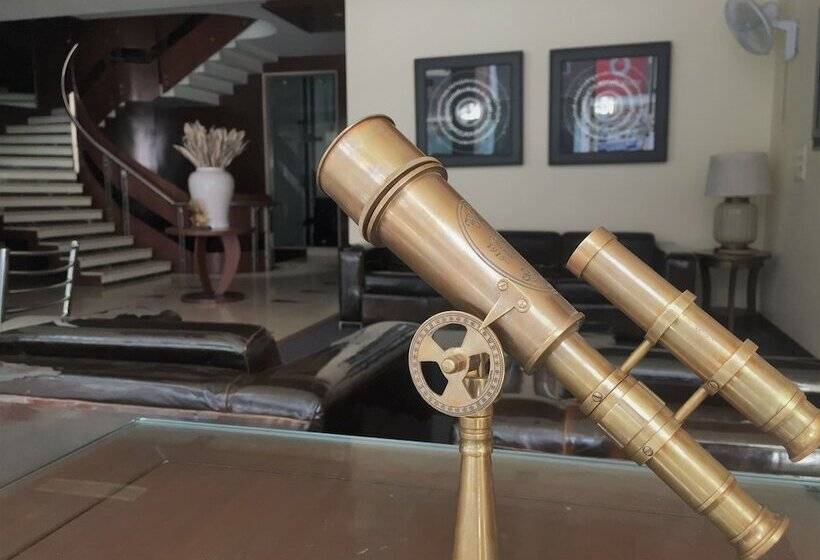 호텔 Aura New Delhi Railway Station