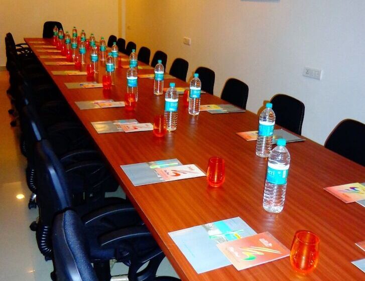 호텔 Aura New Delhi Railway Station