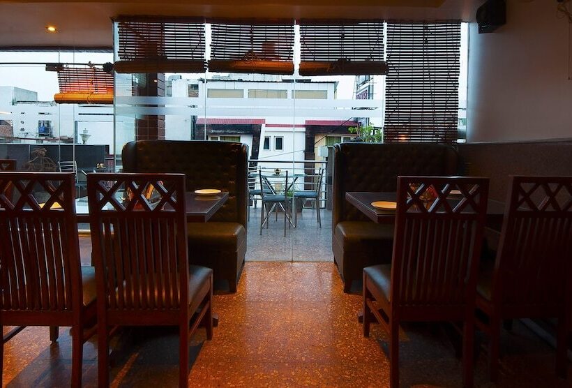 호텔 Aura New Delhi Railway Station