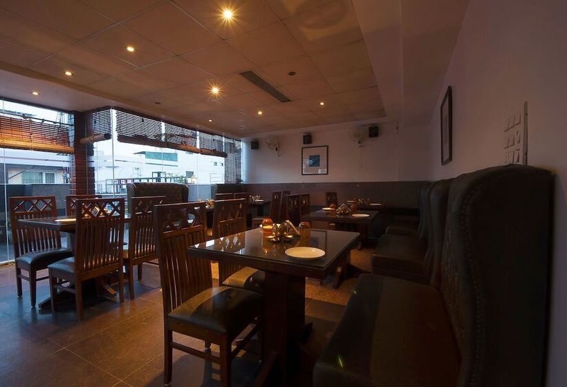 호텔 Aura New Delhi Railway Station