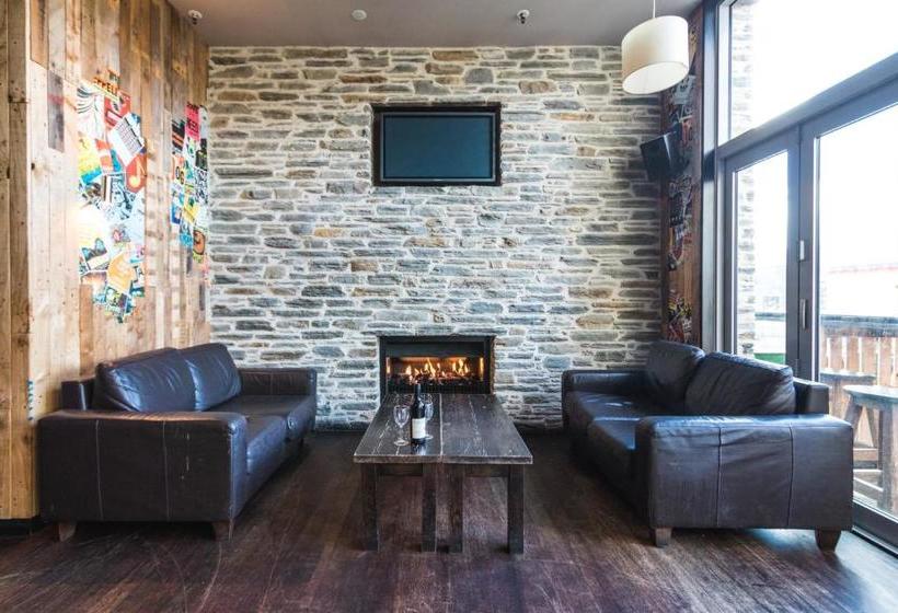 فندق Base Backpackers Wanaka  Hostel