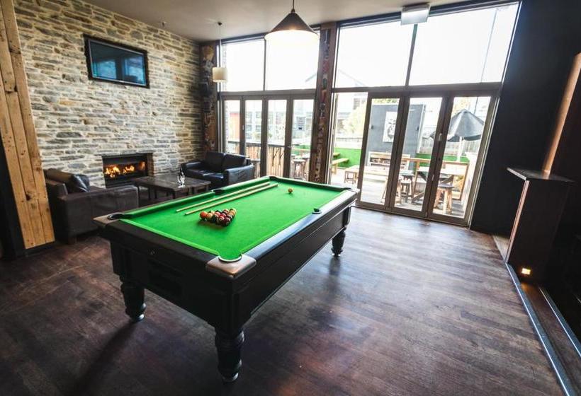 فندق Base Backpackers Wanaka  Hostel