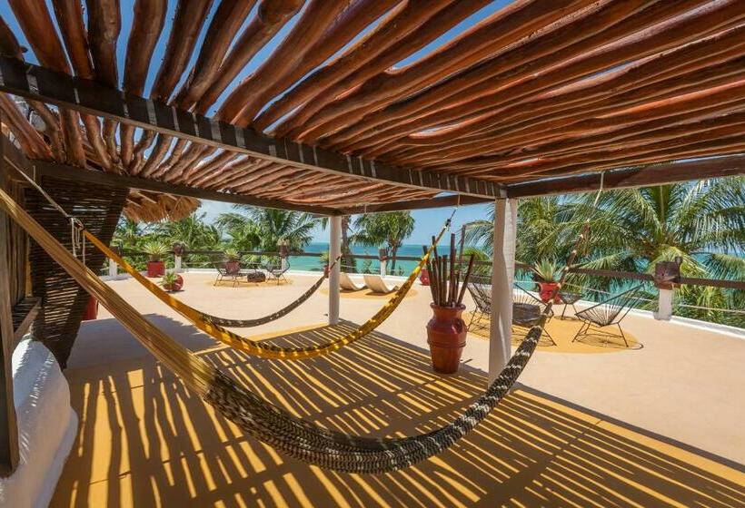 Beachfront Hotel La Palapa Adults Only