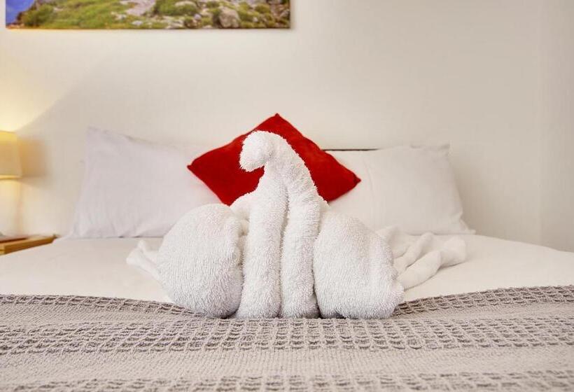 Отель Bourne Hall