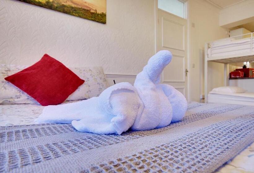 Отель Bourne Hall