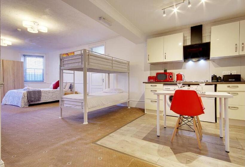 Отель Bourne Hall