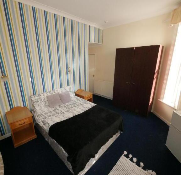 Отель Bourne Hall