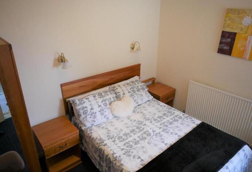 Отель Bourne Hall