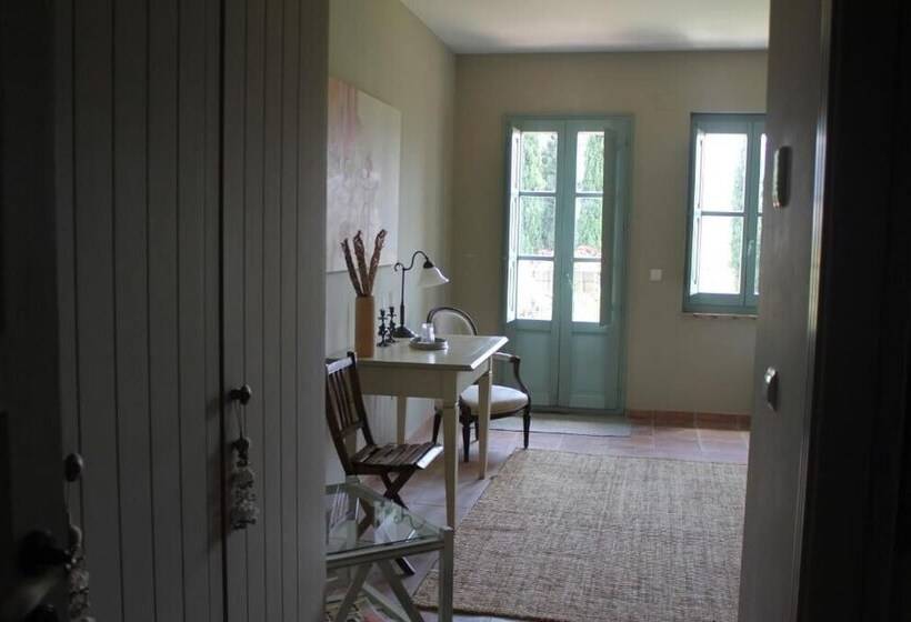 Отель Moli Canyisset