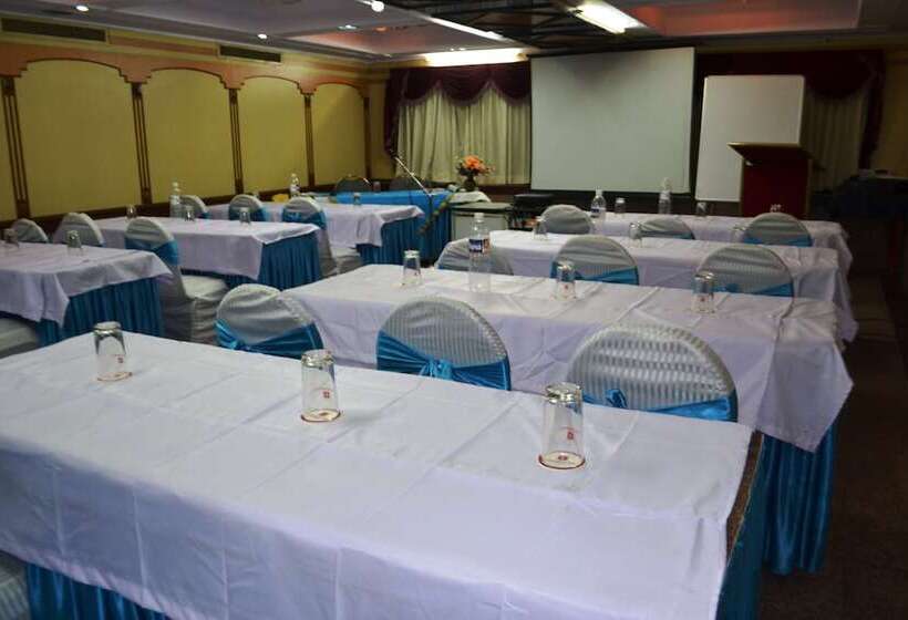 فندق Chandra Inn