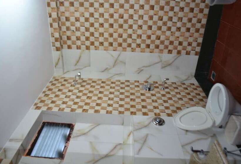 فندق Chandra Inn