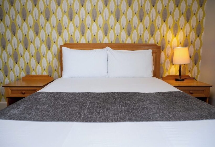 Commodore Hotel By Greene King Inns