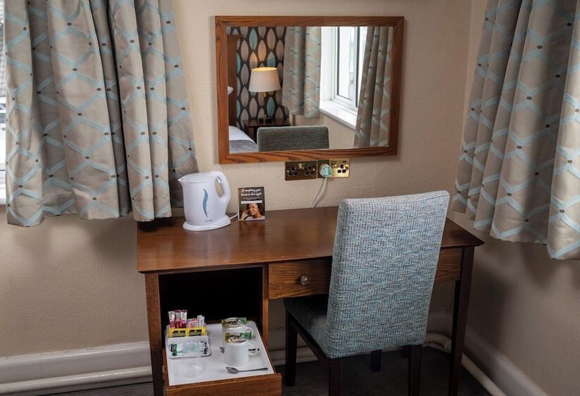 Commodore Hotel By Greene King Inns