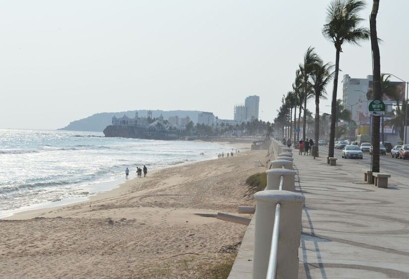 Отель Coral Island Beach View