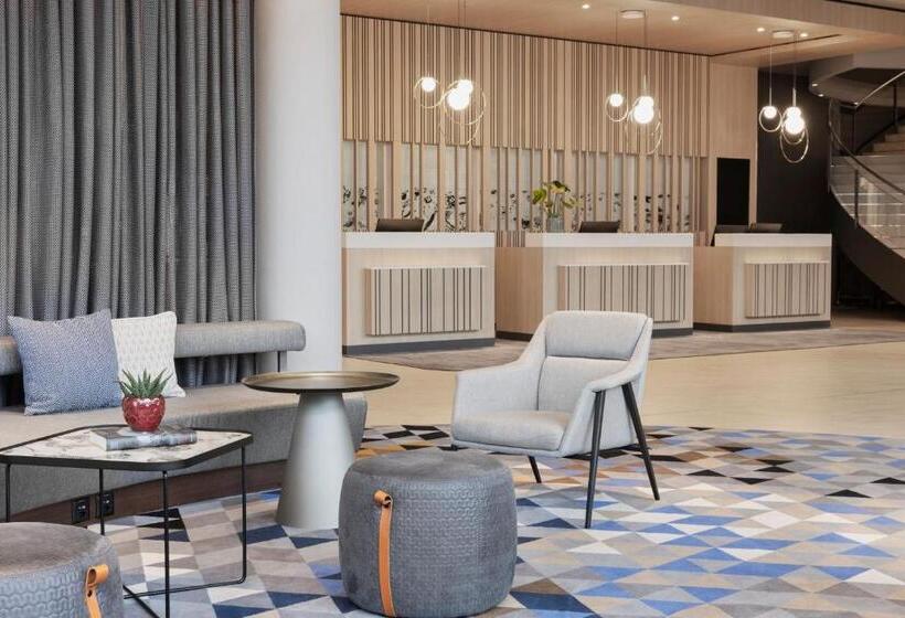 ホテル Courtyard By Marriott Basel