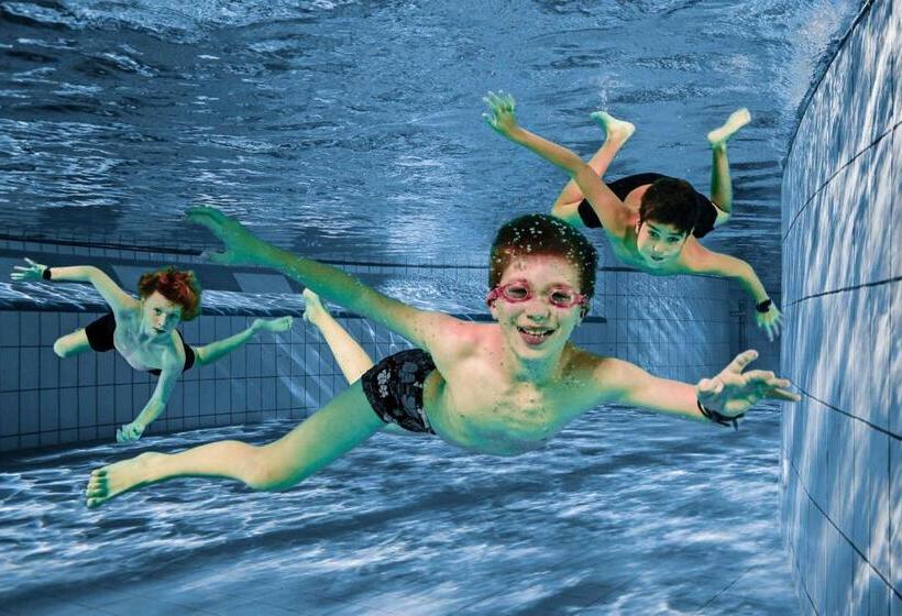 ホテル Courtyard By Marriott Basel