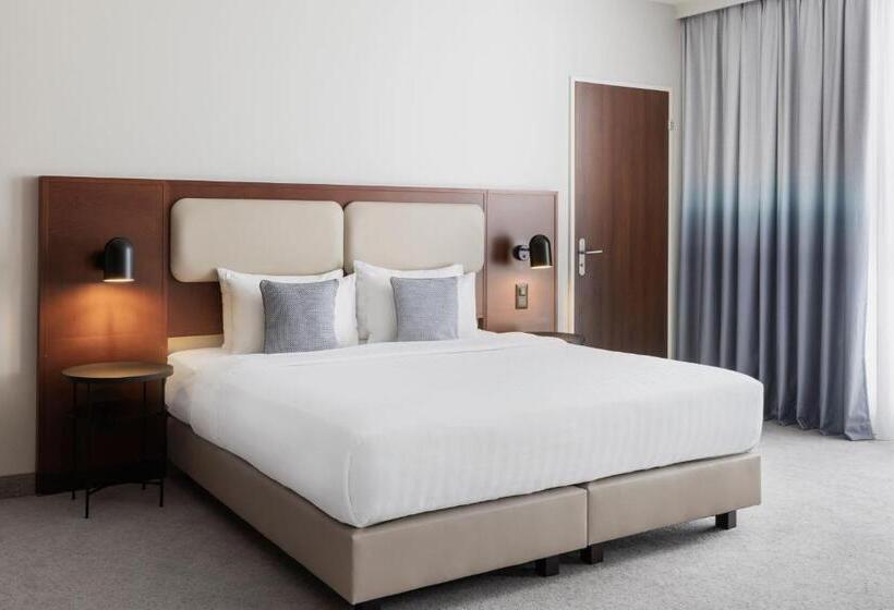 ホテル Courtyard By Marriott Basel