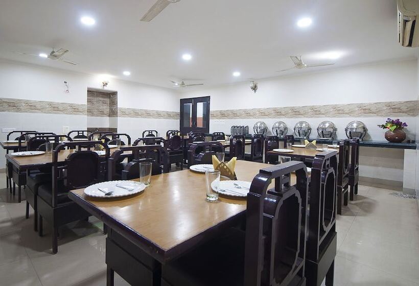 فندق Dakha International Karol Bagh, New Delhi