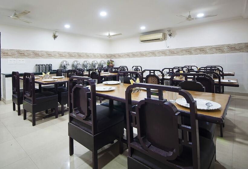 فندق Dakha International Karol Bagh, New Delhi