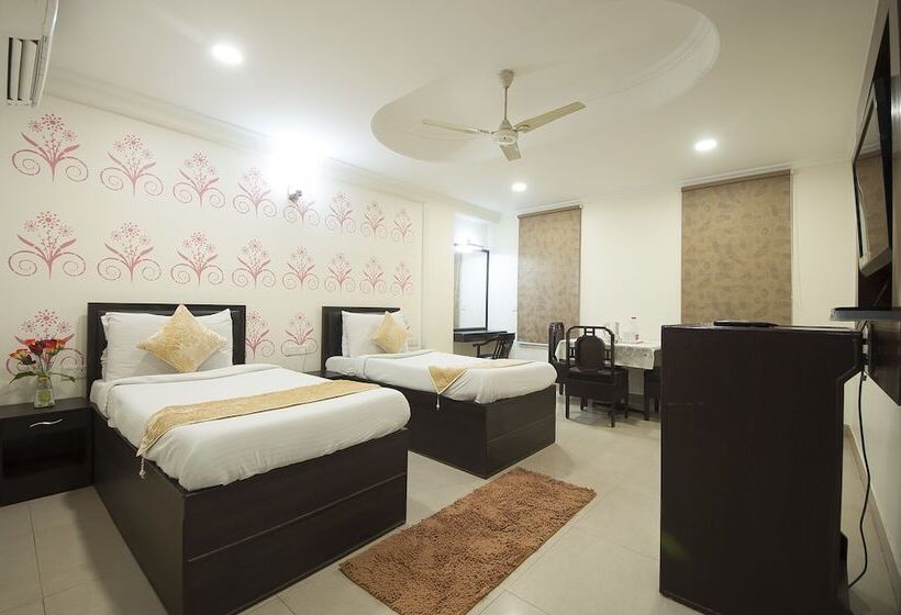 فندق Dakha International Karol Bagh, New Delhi