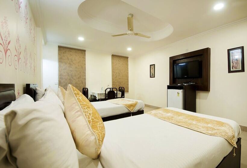 فندق Dakha International Karol Bagh, New Delhi