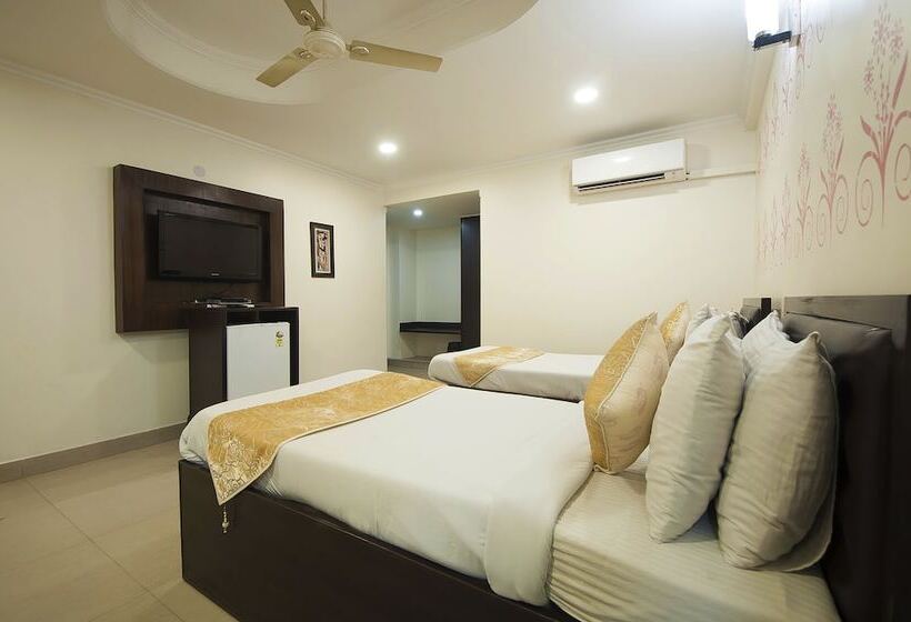 فندق Dakha International Karol Bagh, New Delhi