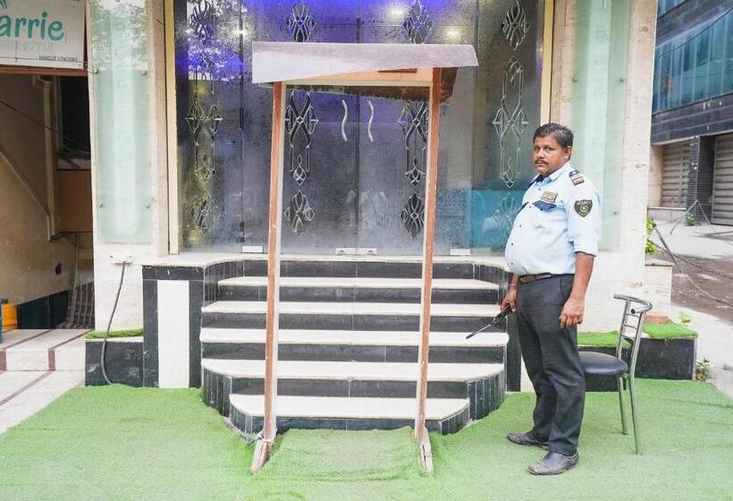 Отель B Continental