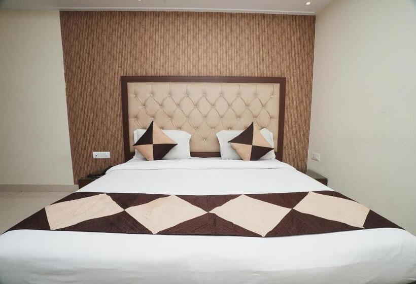 Отель B Continental