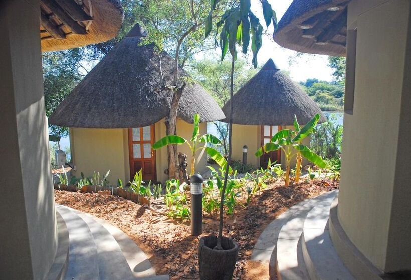 בית מלון כפרי Divava Okavango Resort & Spa