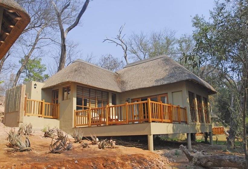 בית מלון כפרי Divava Okavango Resort & Spa