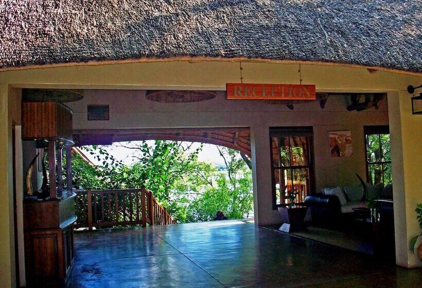 בית מלון כפרי Divava Okavango Resort & Spa