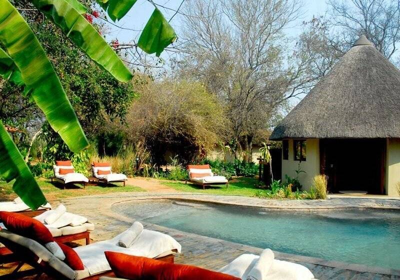 בית מלון כפרי Divava Okavango Resort & Spa