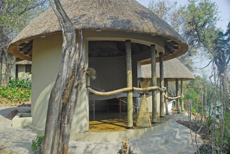 בית מלון כפרי Divava Okavango Resort & Spa