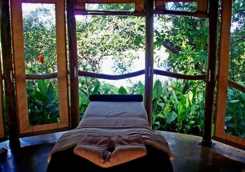 בית מלון כפרי Divava Okavango Resort & Spa