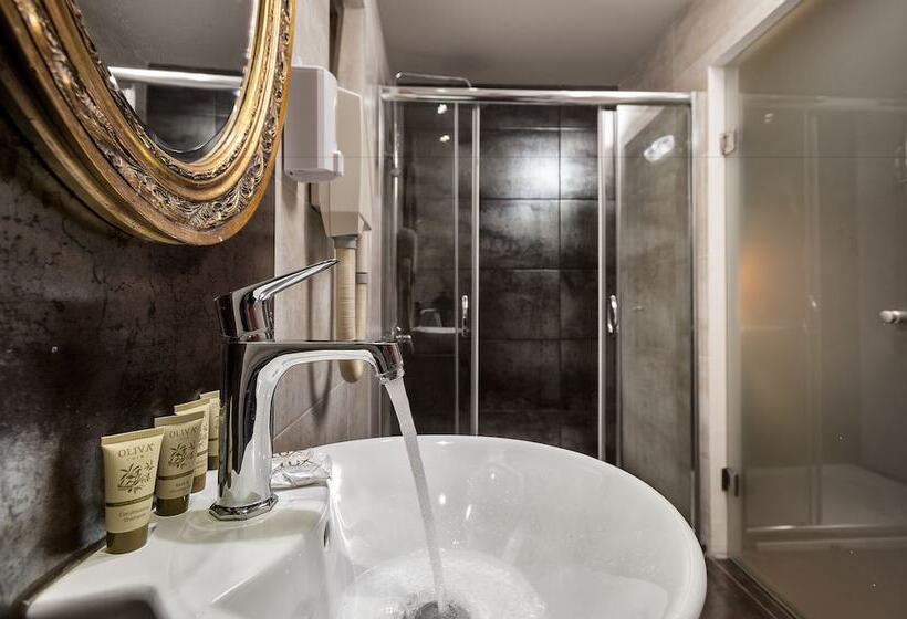 Elina Hotel Apartments