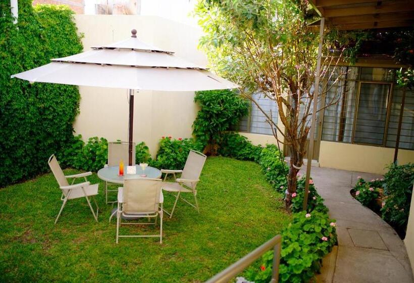 هتل Elizabeth Central