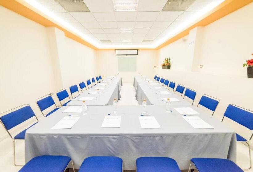 هتل Elizabeth Central