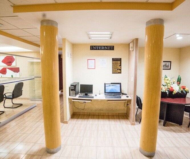 هتل Elizabeth Central