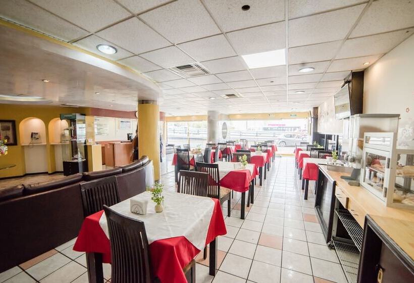 هتل Elizabeth Central