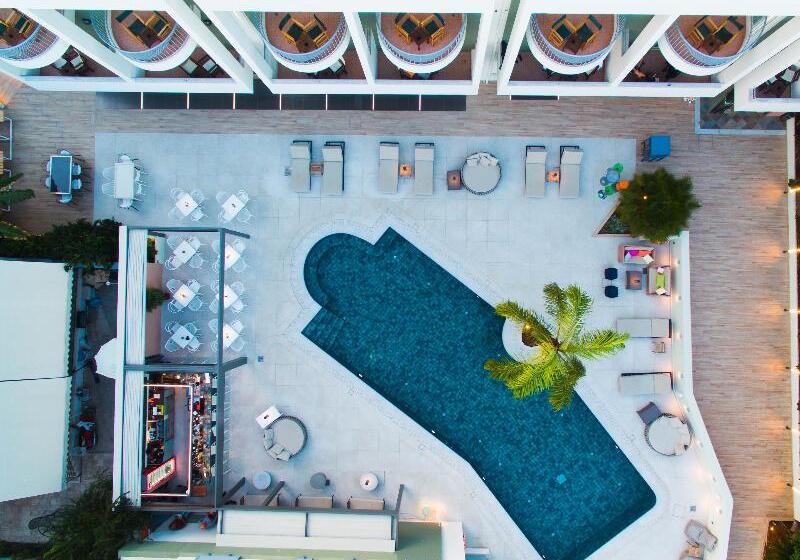 Flisvos Royal Hotel & Suites