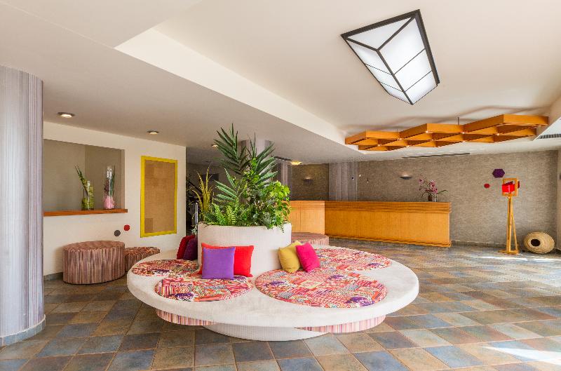 Flisvos Royal Hotel & Suites