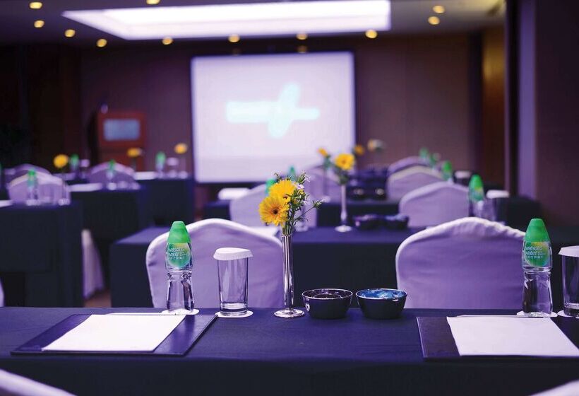 هتل Harbour Plaza 8 Degrees