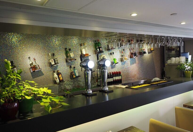 هتل Harbour Plaza 8 Degrees