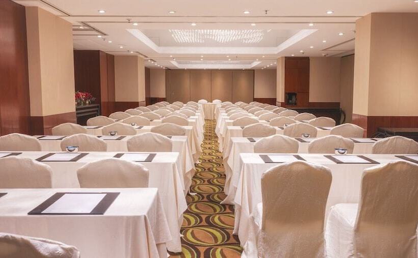 هتل Harbour Plaza 8 Degrees