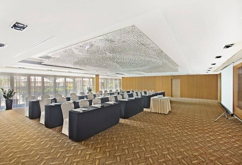 هتل Harbour Plaza 8 Degrees