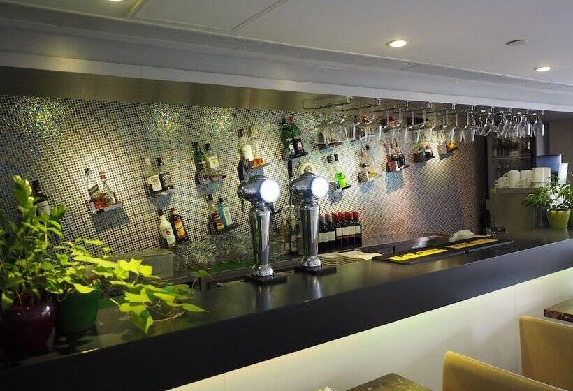 هتل Harbour Plaza 8 Degrees