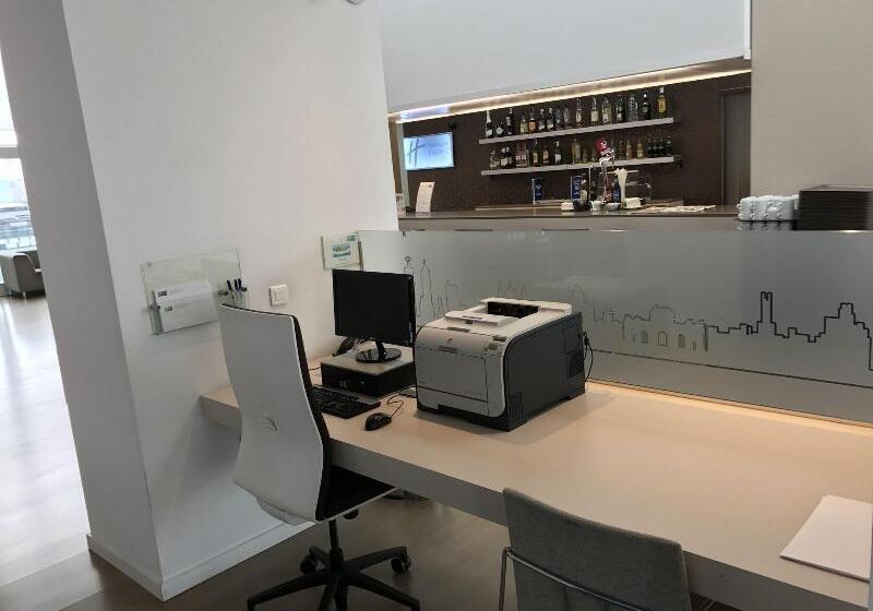 هتل Holiday Inn Express Madrid Leganes, An Ihg