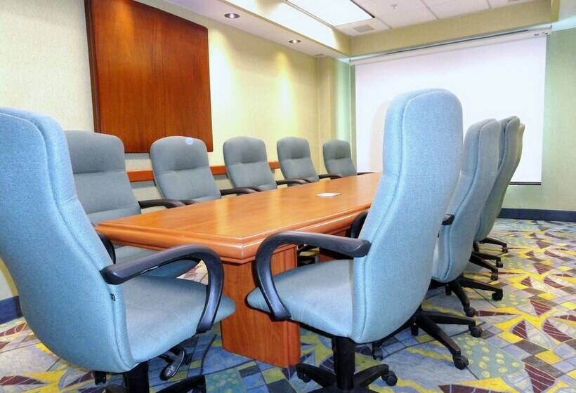 فندق Holiday Inn Express & Suites Toluca Zona Aeropuerto, An Ihg