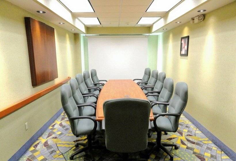 فندق Holiday Inn Express & Suites Toluca Zona Aeropuerto, An Ihg